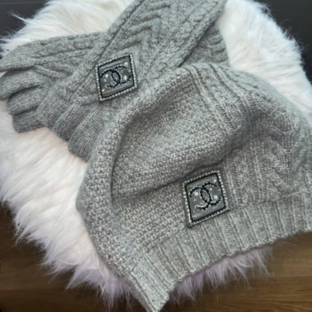 Chanel hat & glove set